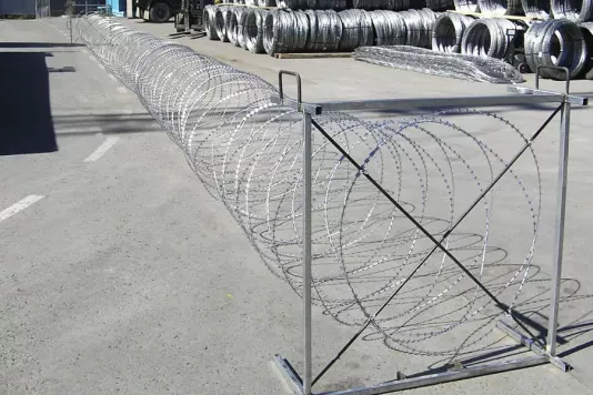 Razor wire mobile security barrier