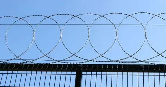 Razor wire flat security barrier