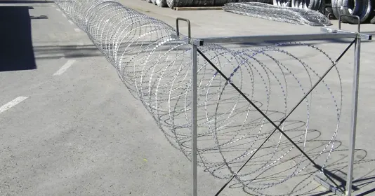 Razor wire mobile security barrier